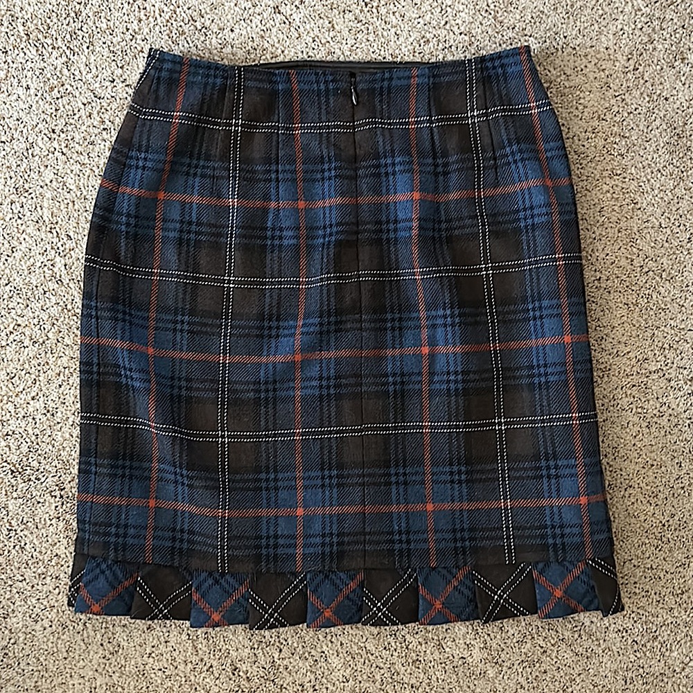 CAbi Gorgeous Plaid Ruffled Hem Wool Mini Skirt **Size 6** 🌺🌺 - Picture 2 of 3